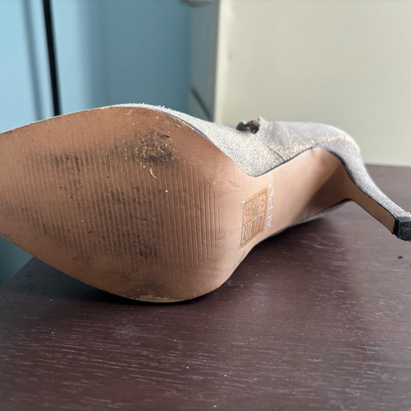 Tan and gold ankle boots. - Picture 7 of 8